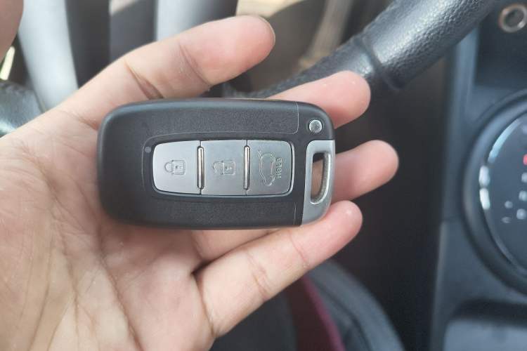 Used Kia Sportage R 2011 2.0L Automatic Two-Wheel Drive GLS Vehicle Key