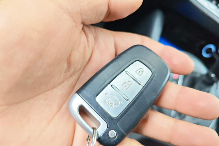 Used Kia Sportage R 2011 2.0L Automatic Two-Wheel Drive Premium Edition Vehicle Key