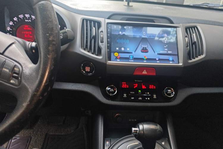 Used Kia Sportage R 2011 2.4L Automatic 4x4 Premium Edition Audio And AC Panel