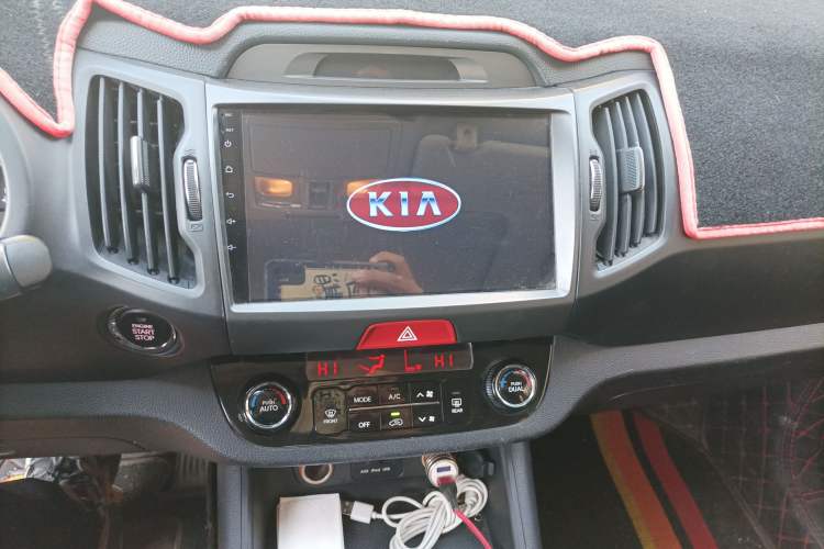 Used Kia Sportage R 2011 2.0L Automatic 4x4 GLS Audio And AC Panel