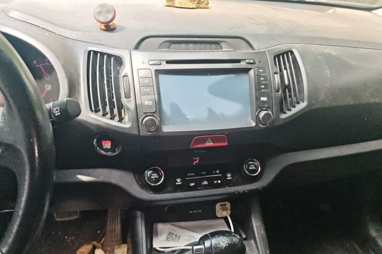 Used Kia Sportage R 2011 2.0L Automatic Two-Wheel Drive GLS Audio And AC Panel