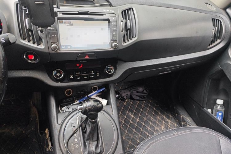 Used Kia Sportage R 2011 2.0L Automatic Two-Wheel Drive Premium Edition Audio And AC Panel