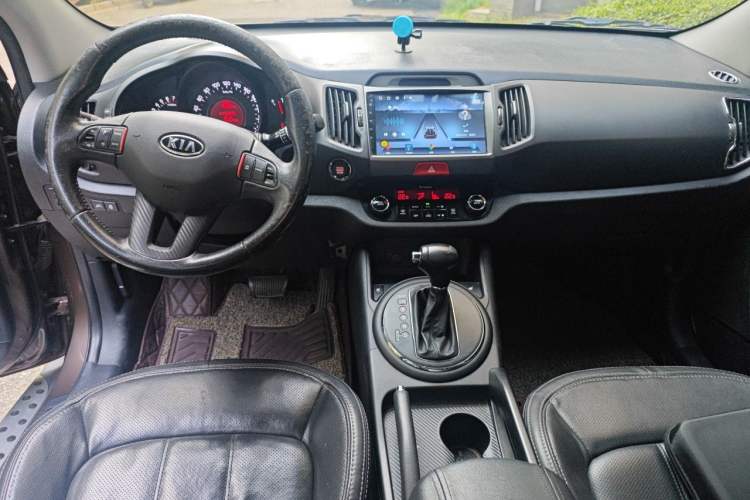 Used Kia Sportage R 2011 2.4L Automatic 4x4 Premium Edition Center Console