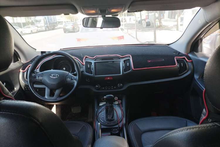 Used Kia Sportage R 2011 2.0L Automatic 4x4 GLS Center Console