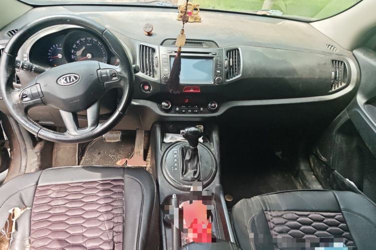 Used Kia Sportage R 2011 2.0L Automatic Two-Wheel Drive GLS Center Console