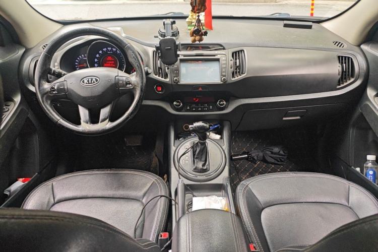 Used Kia Sportage R 2011 2.0L Automatic Two-Wheel Drive Premium Edition Center Console