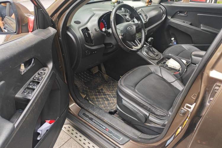 Used Kia Sportage R 2011 2.0L Automatic Two-Wheel Drive Premium Edition Driver Seat