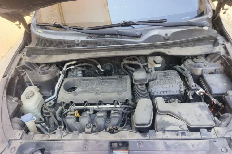 Used Kia Sportage R 2011 2.0L Automatic Two-Wheel Drive GL Engine Bay