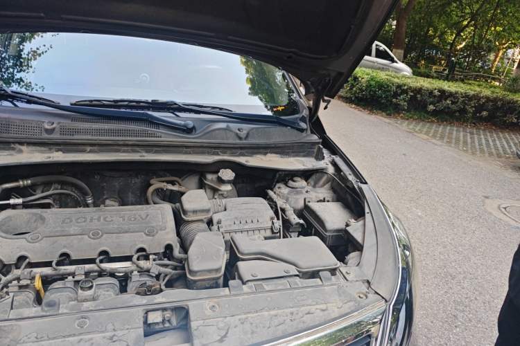 Used Kia Sportage R 2011 2.4L Automatic 4x4 Premium Edition Engine Bay Left