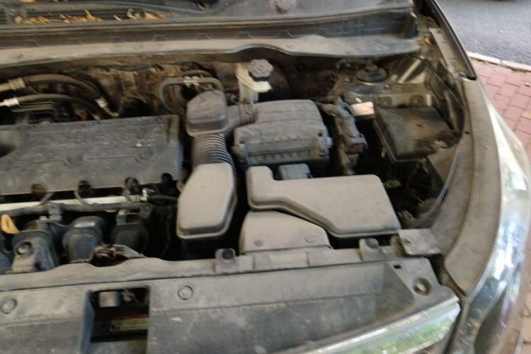 Used Kia Sportage R 2011 2.0L Automatic Two-Wheel Drive Premium Edition Engine Bay Left