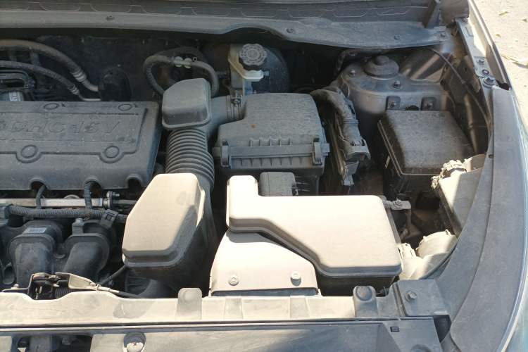 Used Kia Sportage R 2011 2.0L Automatic 4x4 GLS Engine Bay Left