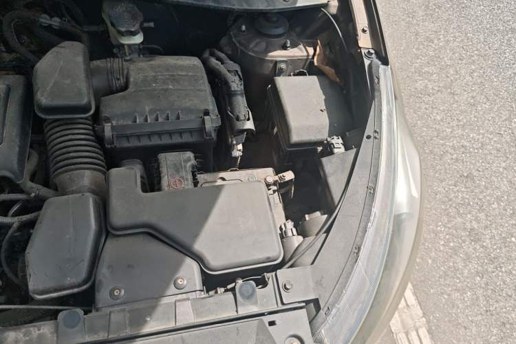 Used Kia Sportage R 2011 2.0L Automatic Two-Wheel Drive GLS Engine Bay Left