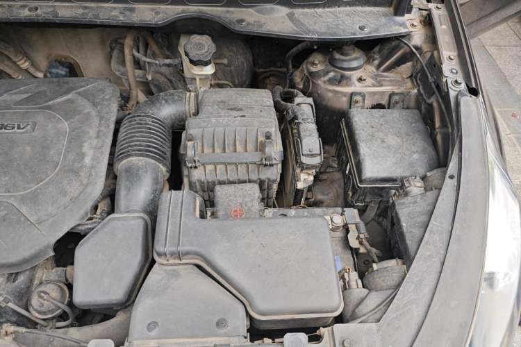 Used Kia Sportage R 2011 2.0L Automatic Two-Wheel Drive Premium Edition Engine Bay Left