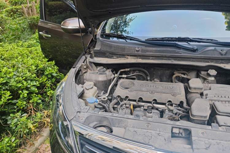 Used Kia Sportage R 2011 2.4L Automatic 4x4 Premium Edition Engine Bay Right