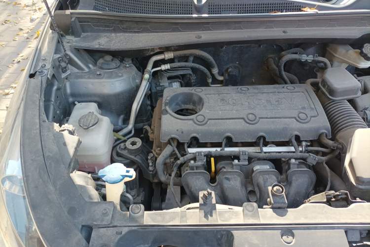 Used Kia Sportage R 2011 2.0L Automatic 4x4 GLS Engine Bay Right