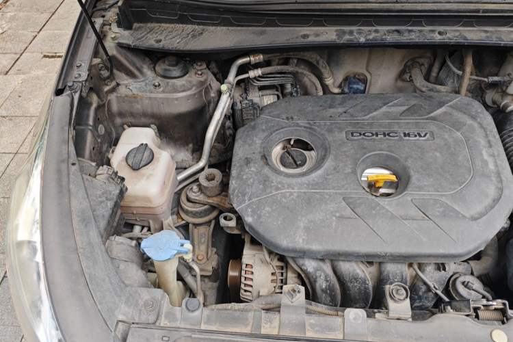 Used Kia Sportage R 2011 2.0L Automatic Two-Wheel Drive Premium Edition Engine Bay Right