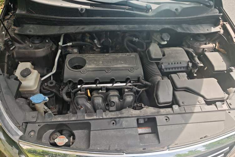 Used Kia Sportage R 2011 2.0L Automatic Two-Wheel Drive GLS Engine Bay