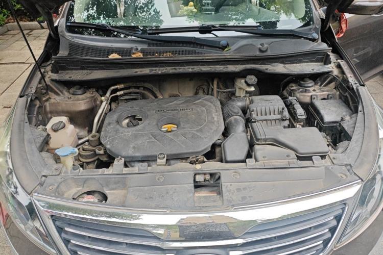 Used Kia Sportage R 2011 2.0L Automatic Two-Wheel Drive Premium Edition Engine Bay
