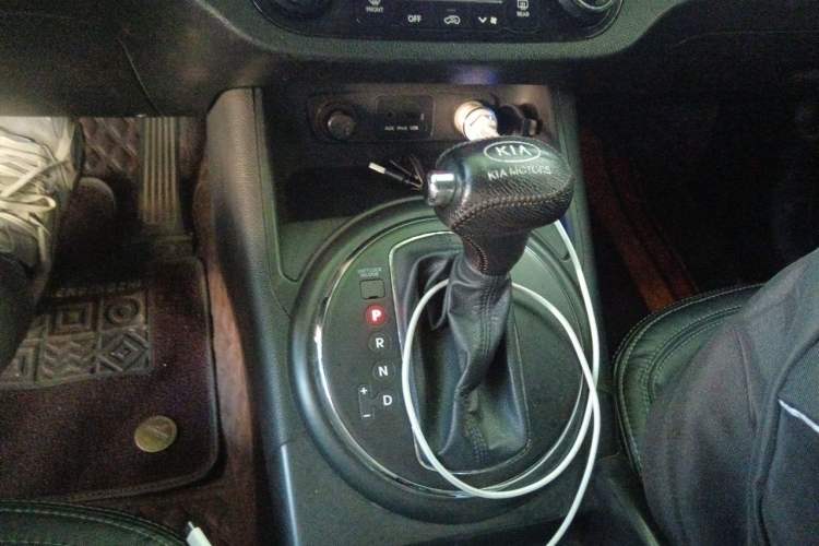 Used Kia Sportage R 2011 2.0L Automatic Two-Wheel Drive Premium Edition Gear Lever