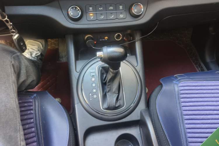 Used Kia Sportage R 2011 2.0L Automatic Two-Wheel Drive GL Gear Lever