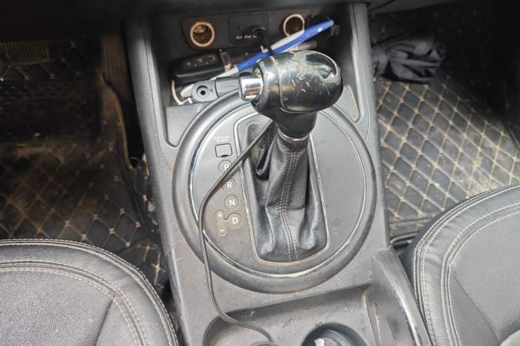 Used Kia Sportage R 2011 2.0L Automatic Two-Wheel Drive Premium Edition Gear Lever