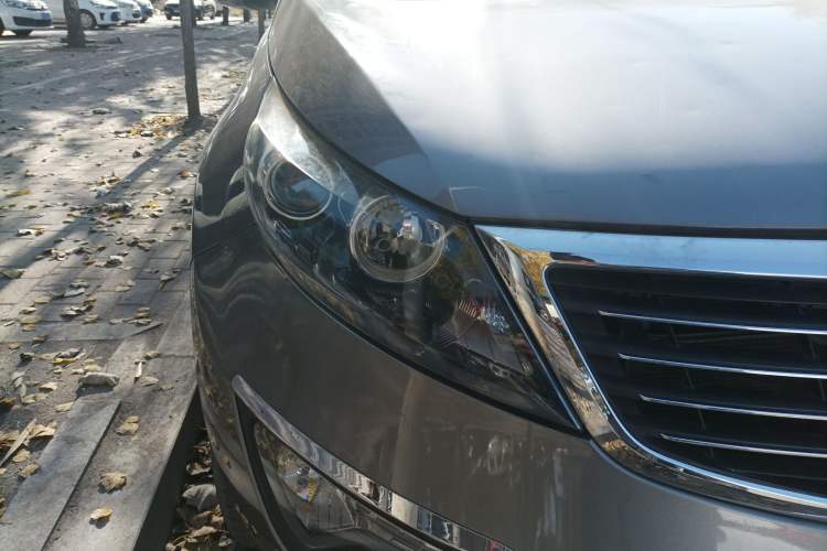 Used Kia Sportage R 2011 2.0L Automatic 4x4 GLS Right Front Headlight