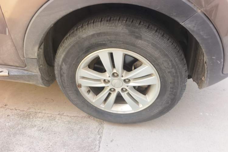 Used Kia Sportage R 2011 2.0L Automatic Two-Wheel Drive GL Right Front Wheel Hub