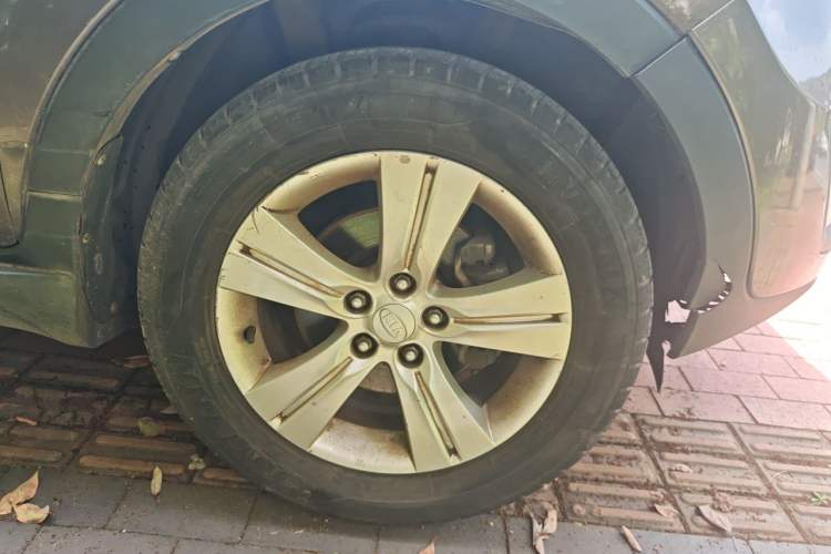 Used Kia Sportage R 2011 2.0L Automatic Two-Wheel Drive GLS Right Front Wheel Hub