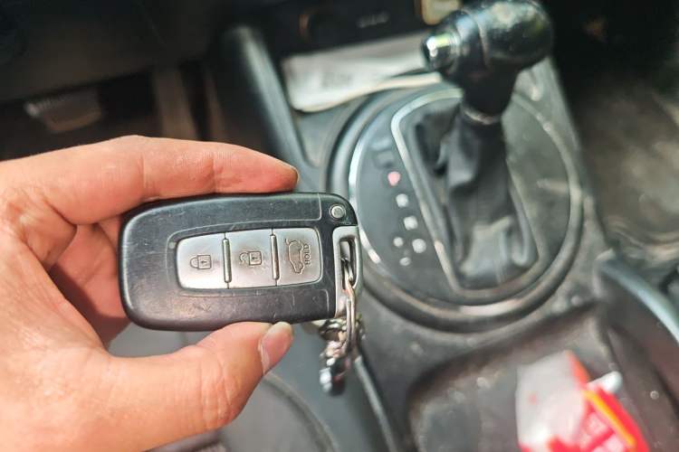 Used Kia Sportage R 2011 2.0L Automatic Two-Wheel Drive GLS Vehicle Key