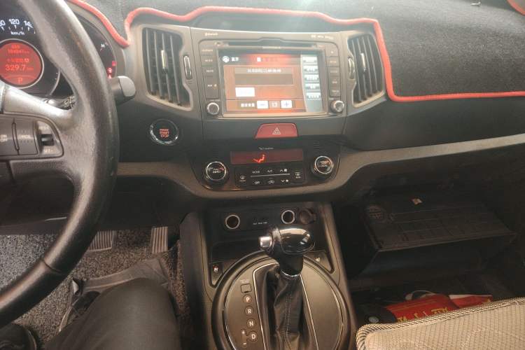 Used Kia Sportage R 2011 2.4L Automatic 4x4 Premium Edition Audio And AC Panel