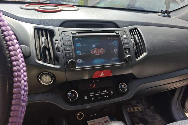 Used Kia Sportage R 2011 2.0L Automatic Two-Wheel Drive Premium Edition Audio And AC Panel