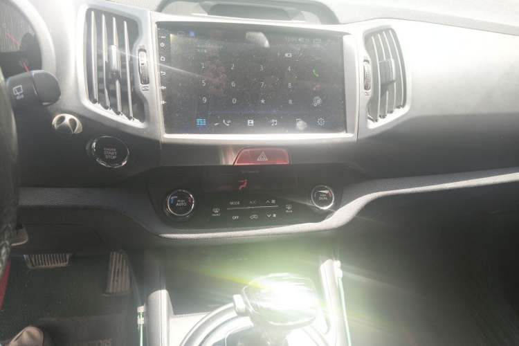 Used Kia Sportage R 2011 2.0L Automatic Two-Wheel Drive Premium Edition Audio And AC Panel