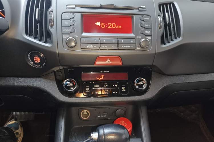 Used Kia Sportage R 2011 2.0L Automatic Two-Wheel Drive GLS Audio And AC Panel