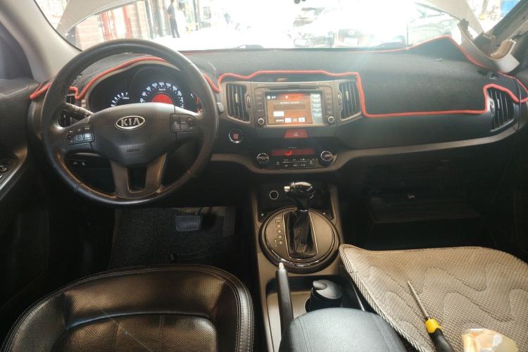 Used Kia Sportage R 2011 2.4L Automatic 4x4 Premium Edition Center Console