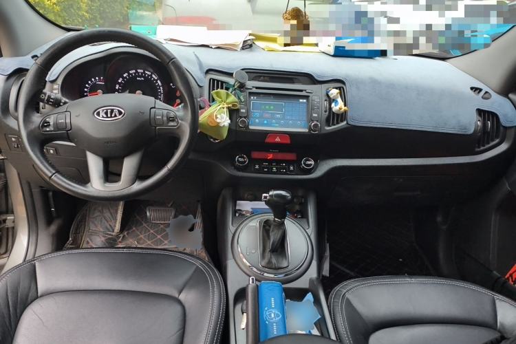 Used Kia Sportage R 2011 2.0L Automatic Two-Wheel Drive GLS Center Console