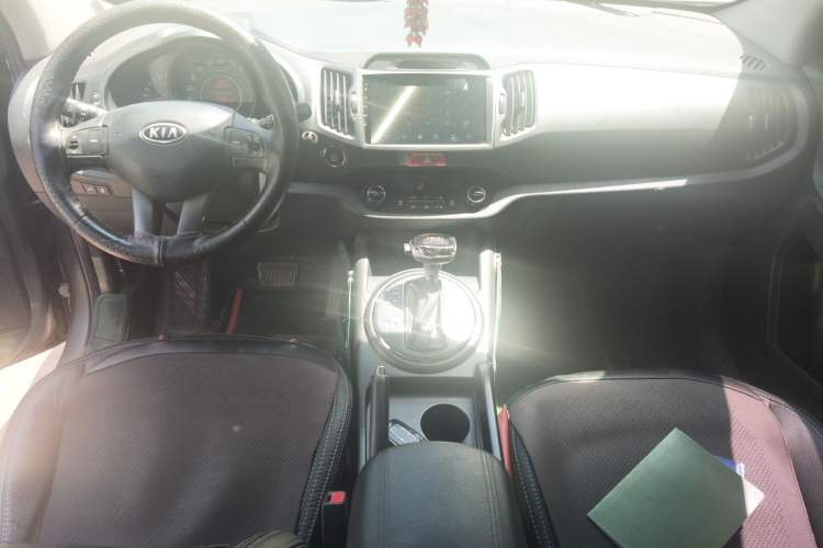 Used Kia Sportage R 2011 2.0L Automatic Two-Wheel Drive Premium Edition Center Console