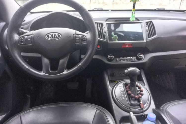 Used Kia Sportage R 2011 2.0L Automatic Two-Wheel Drive Premium Edition Center Console