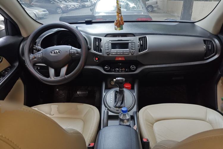 Used Kia Sportage R 2011 2.0L Automatic Two-Wheel Drive GLS Center Console