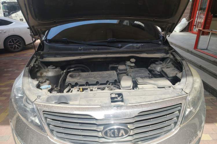 Used Kia Sportage R 2011 2.4L Automatic 4x4 Premium Edition Engine Bay