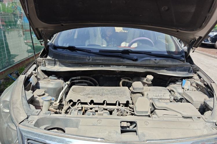 Used Kia Sportage R 2011 2.0L Automatic Two-Wheel Drive Premium Edition Engine Bay