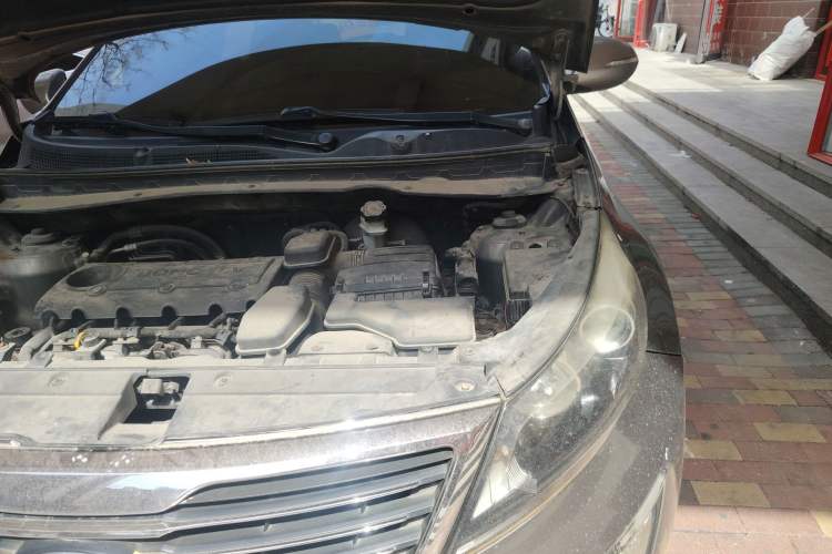 Used Kia Sportage R 2011 2.4L Automatic 4x4 Premium Edition Engine Bay Left