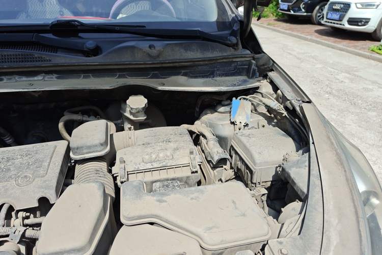 Used Kia Sportage R 2011 2.0L Automatic Two-Wheel Drive Premium Edition Engine Bay Left