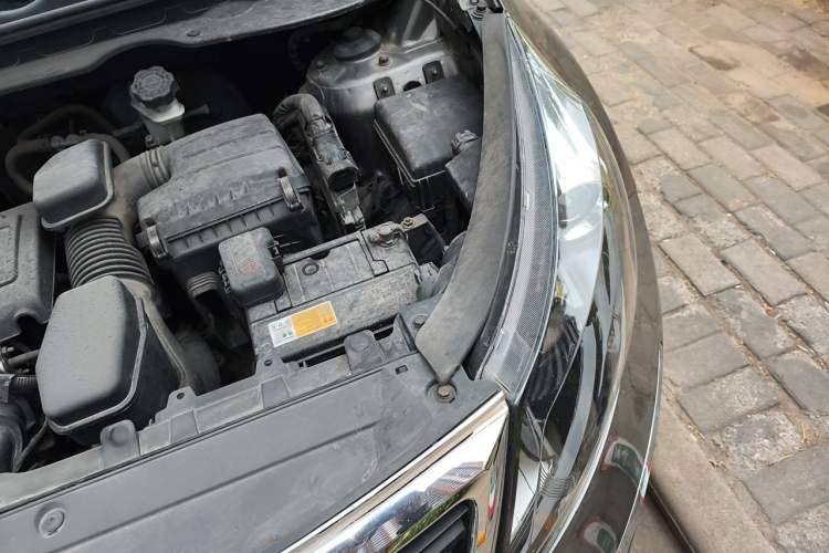 Used Kia Sportage R 2011 2.0L Automatic Two-Wheel Drive GLS Engine Bay Left