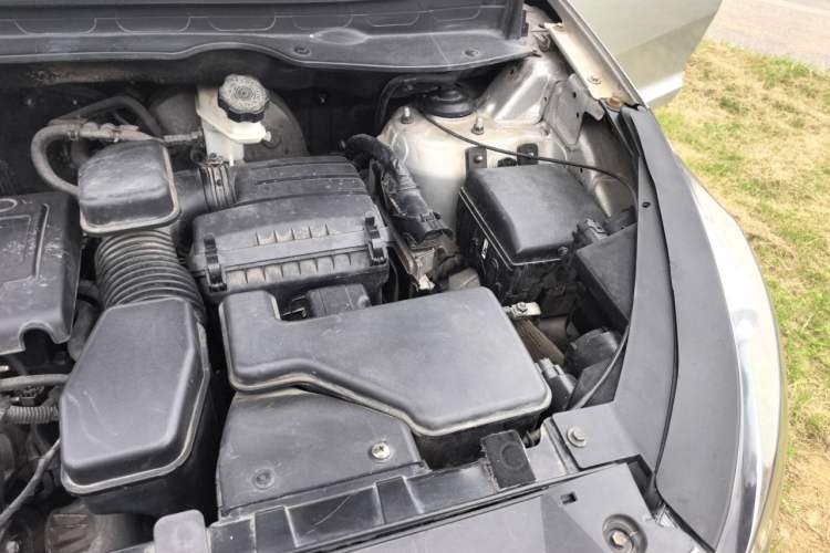 Used Kia Sportage R 2011 2.0L Automatic Two-Wheel Drive Premium Edition Engine Bay Left