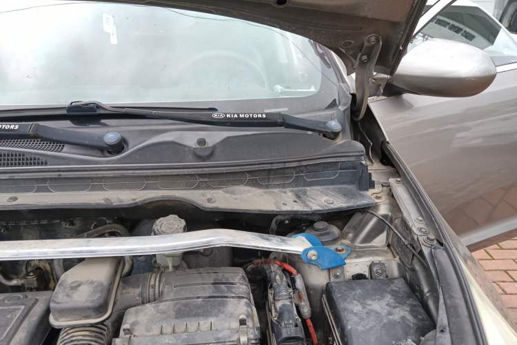 Used Kia Sportage R 2011 2.0L Automatic Two-Wheel Drive GL Engine Bay Left