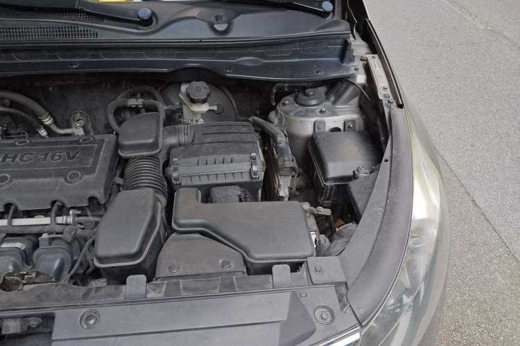 Used Kia Sportage R 2011 2.0L Automatic Two-Wheel Drive GLS Engine Bay Left