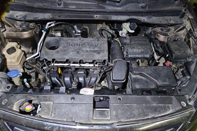 Used Kia Sportage R 2011 2.0L Automatic Two-Wheel Drive GLS Engine Bay