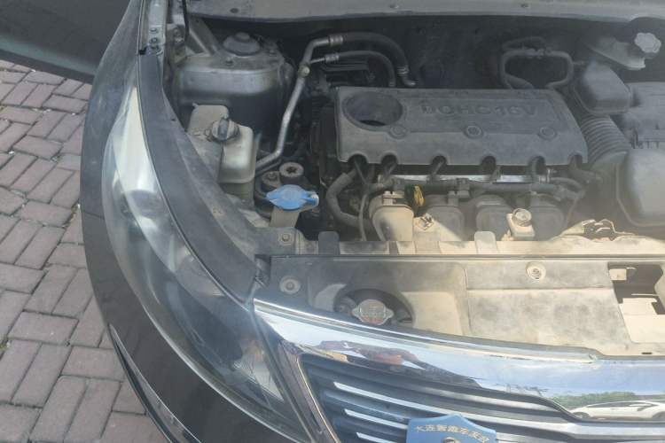 Used Kia Sportage R 2011 2.0L Automatic Two-Wheel Drive Premium Edition Engine Bay Right