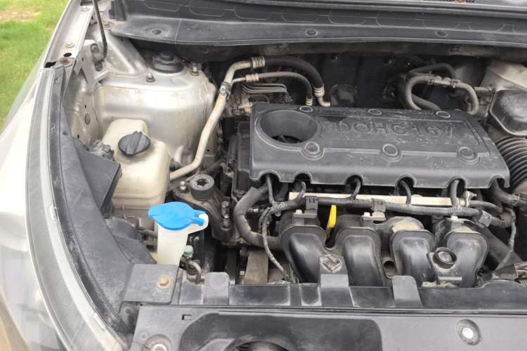 Used Kia Sportage R 2011 2.0L Automatic Two-Wheel Drive Premium Edition Engine Bay Right