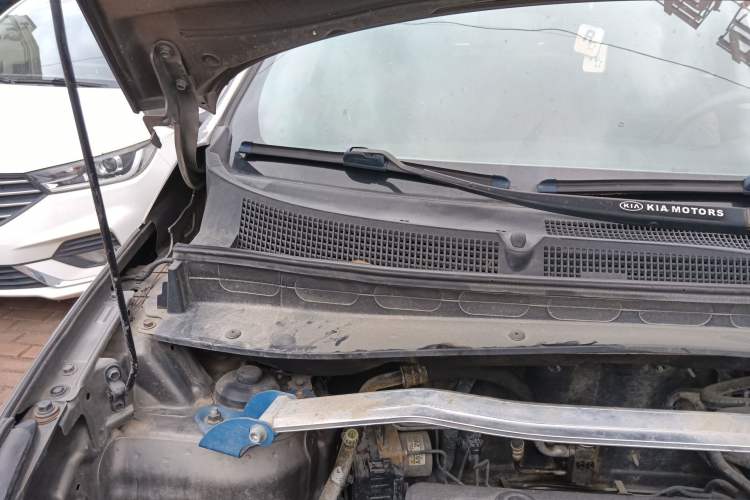 Used Kia Sportage R 2011 2.0L Automatic Two-Wheel Drive GL Engine Bay Right
